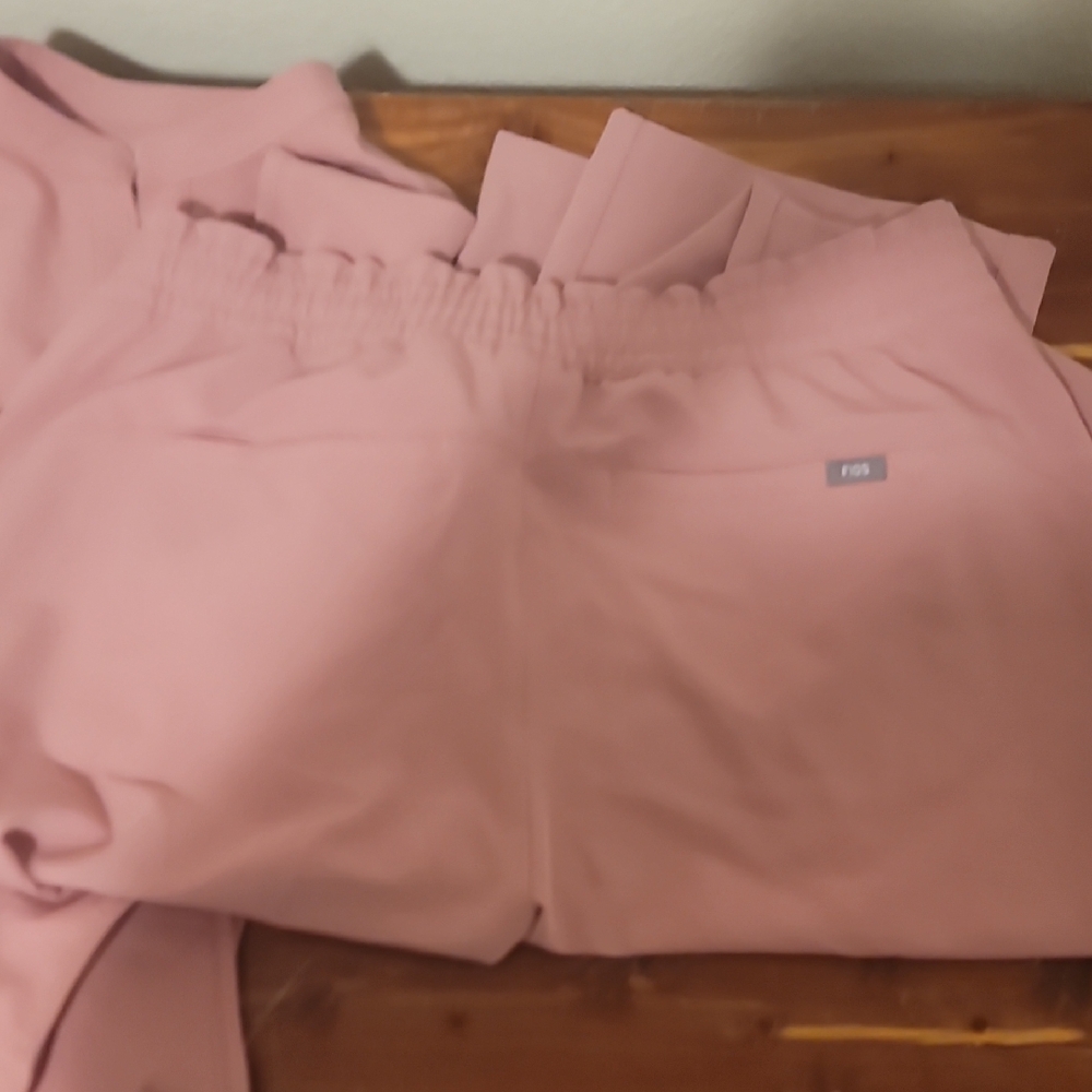 Figs Women's Blouse in Dusty Rose - Picture 6 of 7